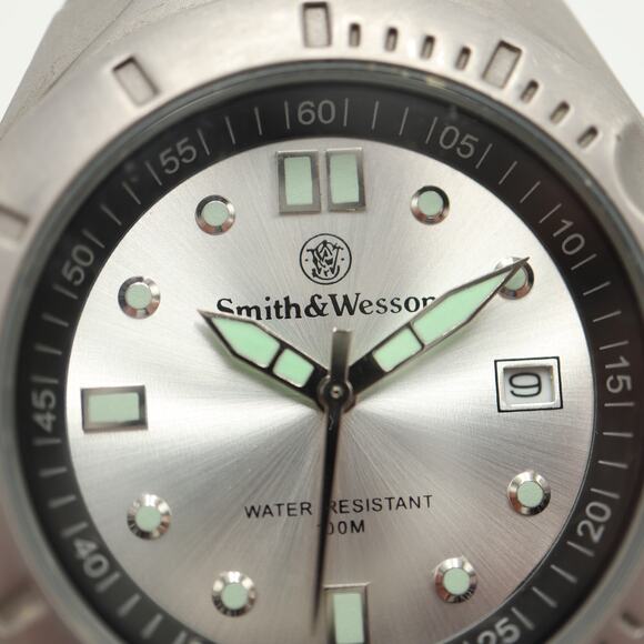 Smith & Wesson Mens Date 40mm Watch Stainless Steel Bracelet with New Battery - Picture 7 of 13